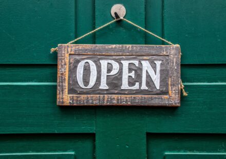Craft Amazing Blogs That Hook Readers