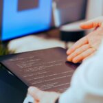 developer choosing between native and cross platform code