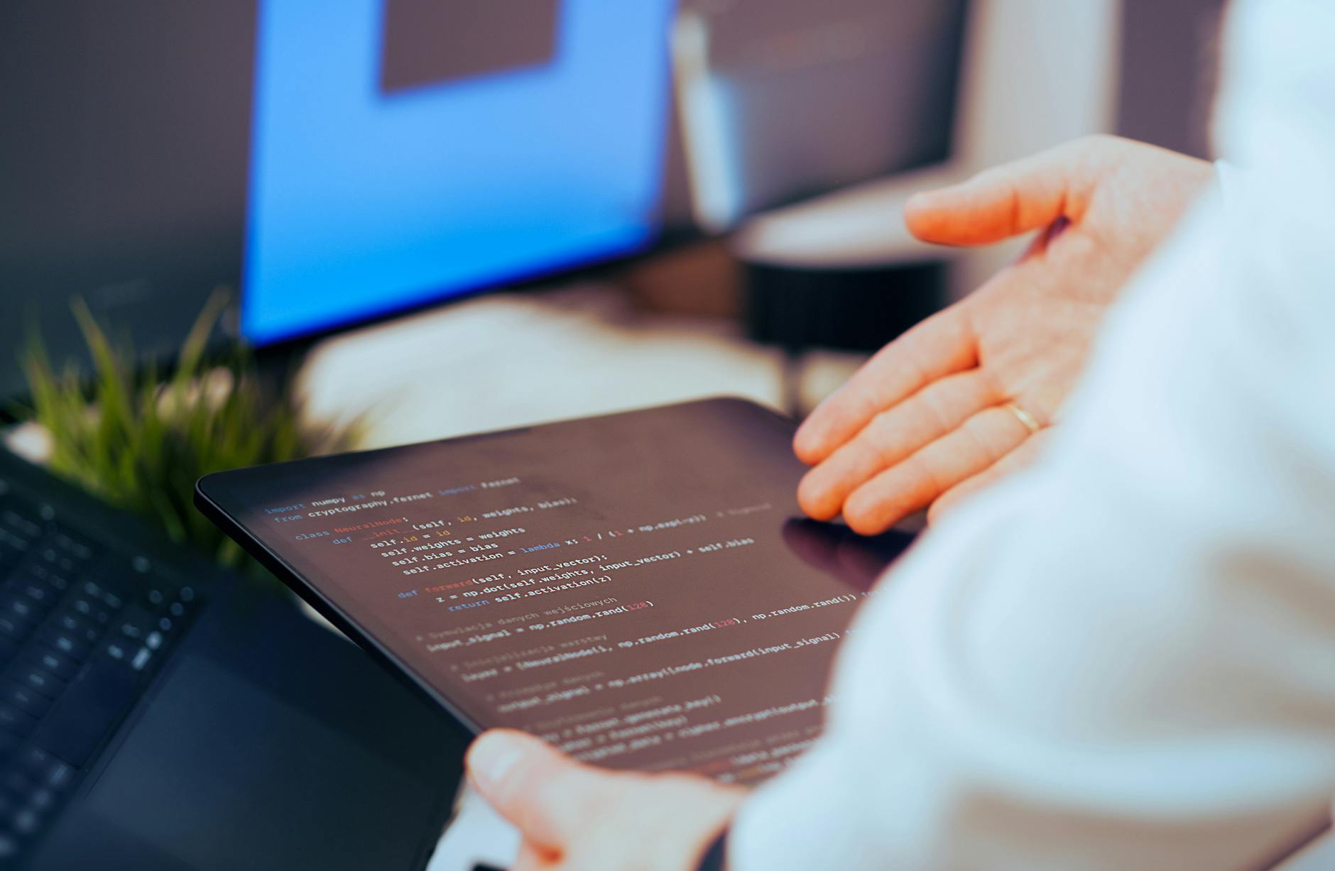 developer choosing between native and cross platform code