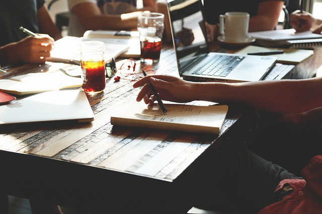 Business professional using a planner to mark a 20-day deadline