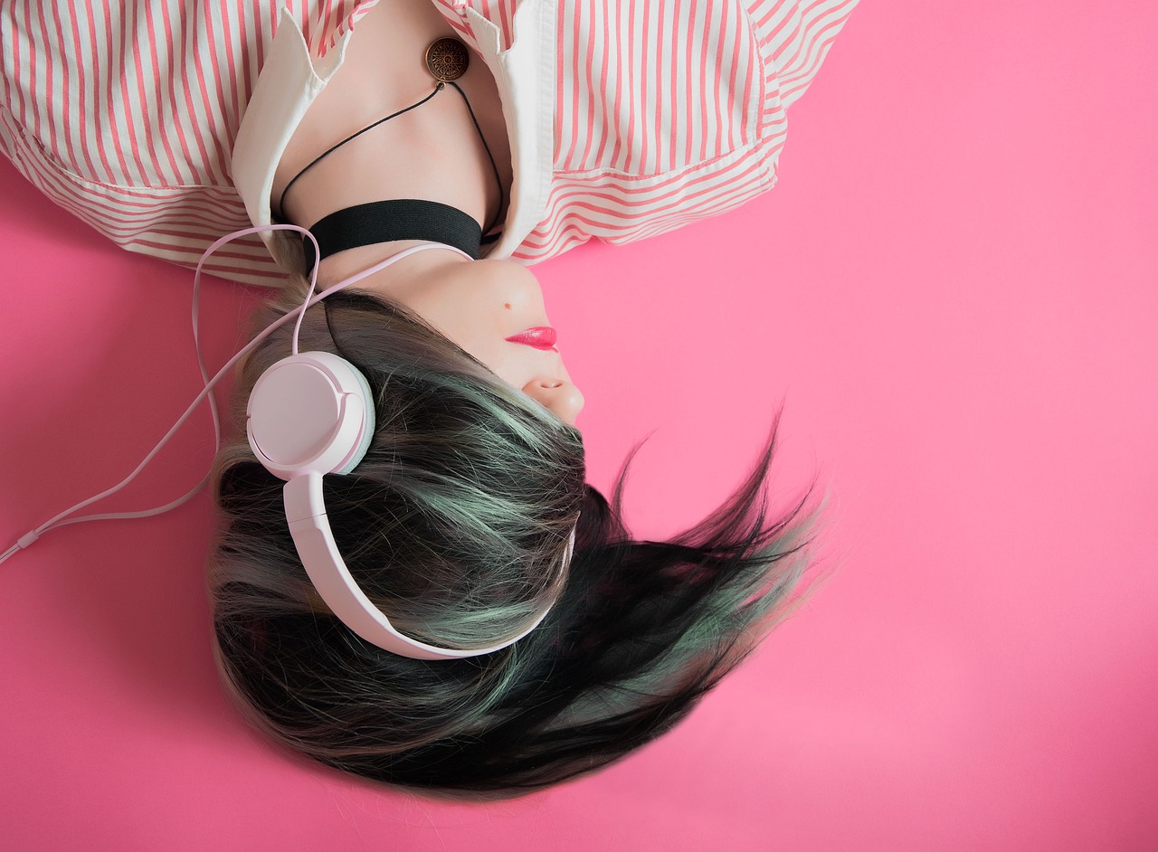 Best Entertainment Podcasts to Stream in 2026