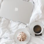 Google Pixelbook vs MacBook side by side