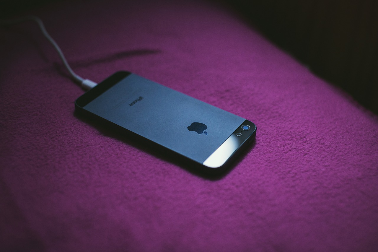 How to Transfer Photos from iPhone to PC in 2026: Your Complete Guide