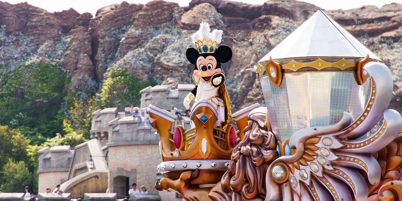 Mickey 17 poster
