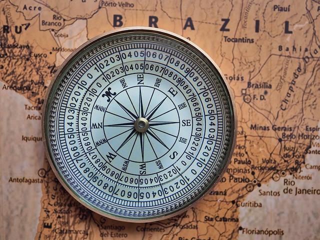 World map showing different time zones and their UTC offsets.