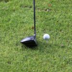 beginner golfer using rangefinder