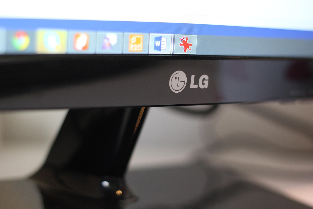 Dark Shadow on Computer Screen: Troubleshooting Guide 2026