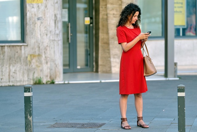 Person looking skeptically at a news headline on a phone
