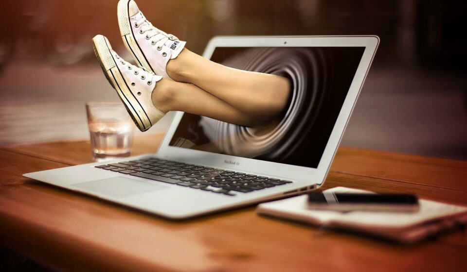 student using grade calculator on laptop