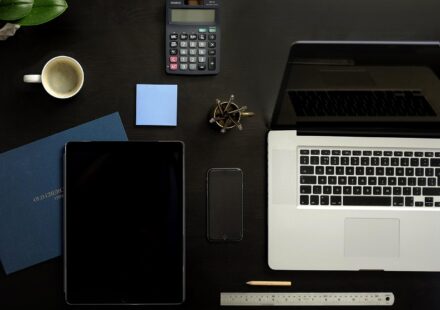 student using grade calculator on laptop